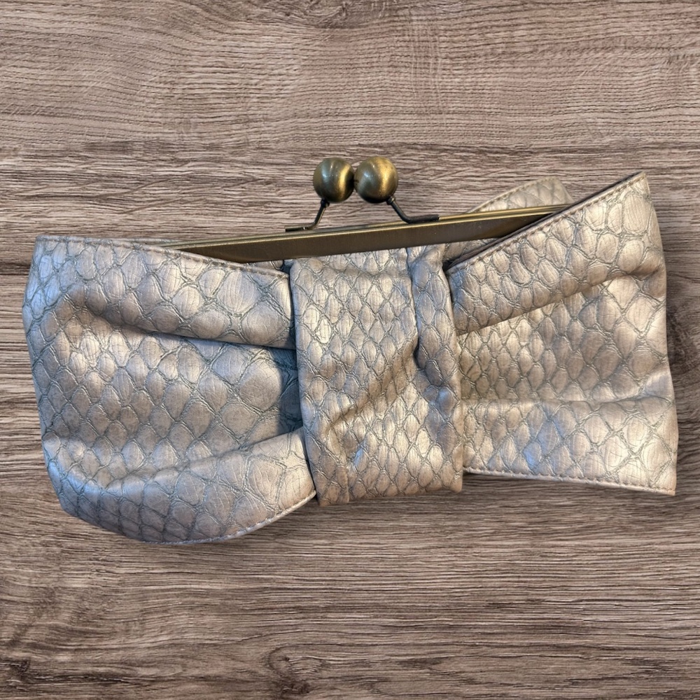 Jessica Simpson bow clutch bag